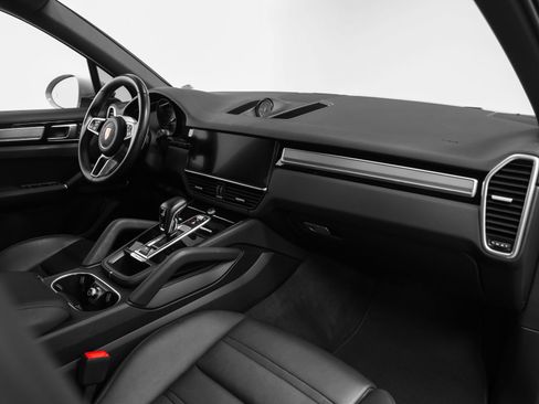 Certified 2023 Porsche Cayenne Platinum Edition AWD/4WD image 23