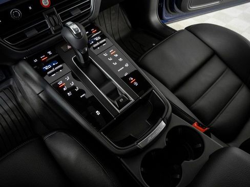 New 2026 Porsche Macan Base image 18