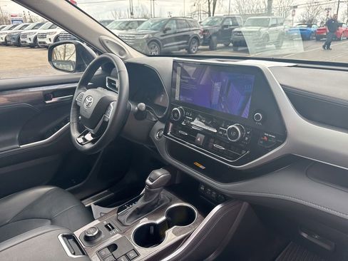 Used 2023 Toyota Highlander Platinum image 41