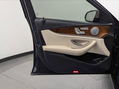 Used 2018 Mercedes-Benz E 300 image 12