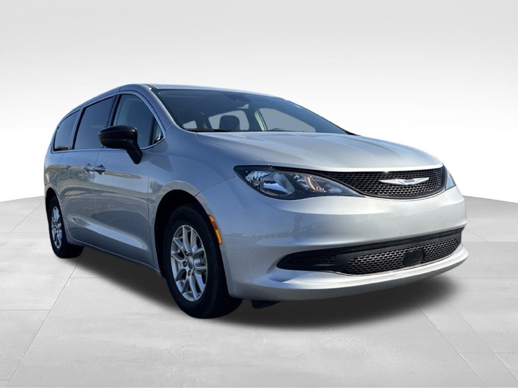 Used 2024 Chrysler Voyager LX FWD image 3