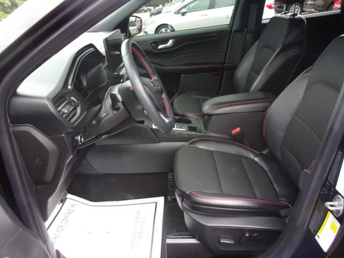 Used 2024 Ford Escape ST-Line Select w/ Tech Pack #2 image 12