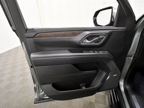 Used 2023 Chevrolet Suburban Premier image 13