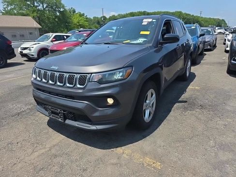 Used 2023 Jeep Compass Latitude w/ Convenience Group AWD/4WD image 2