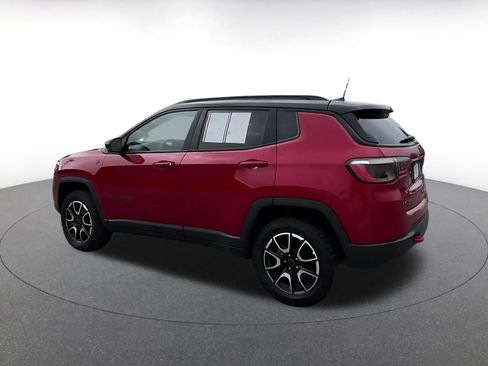 Used 2025 Jeep Compass Trailhawk AWD/4WD image 10