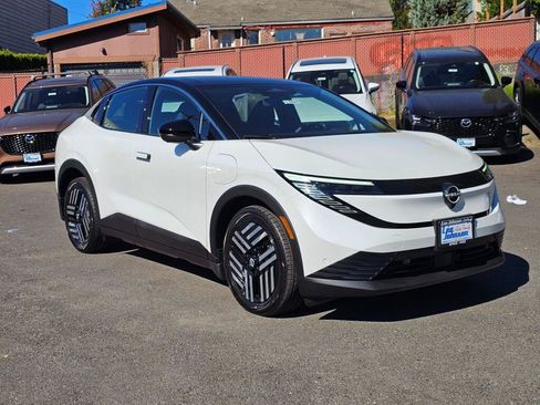 Used 2026 Nissan Leaf SV+ w/ Floor Mat Package (SV+) FWD image 8