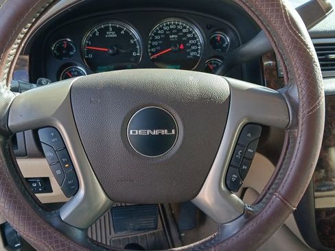 Used 2011 GMC Yukon Denali image 9