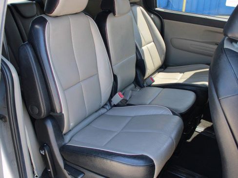 Used 2021 Kia Sedona EX image 17