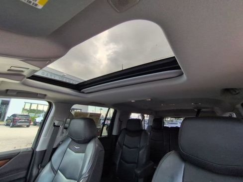 Used 2019 Cadillac Escalade ESV Luxury RWD image 23