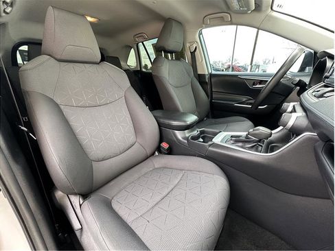 Used 2020 Toyota RAV4 XLE image 15