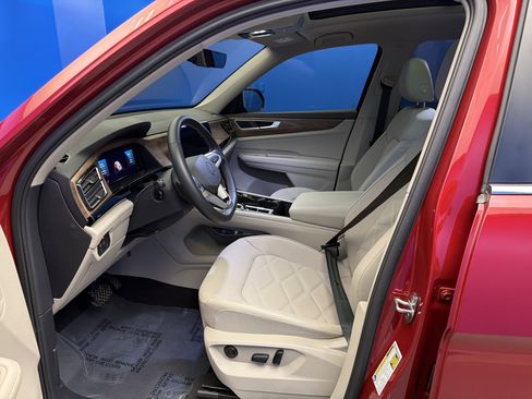 Used 2024 Volkswagen Atlas SE FWD image 13