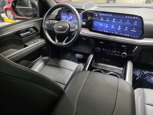 Used 2025 Chevrolet Suburban Premier image 22