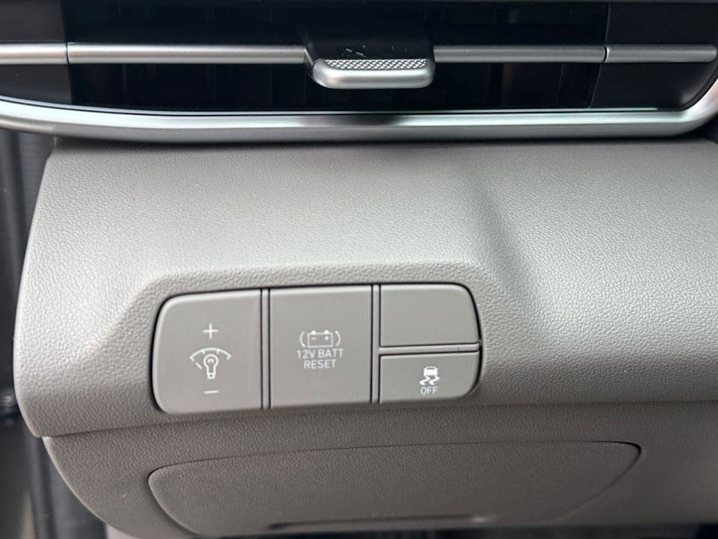 Used 2024 Hyundai Elantra Blue FWD image 15