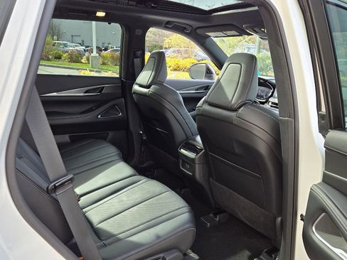 Certified 2025 INFINITI QX60 Luxe w/ Black Edition image 18