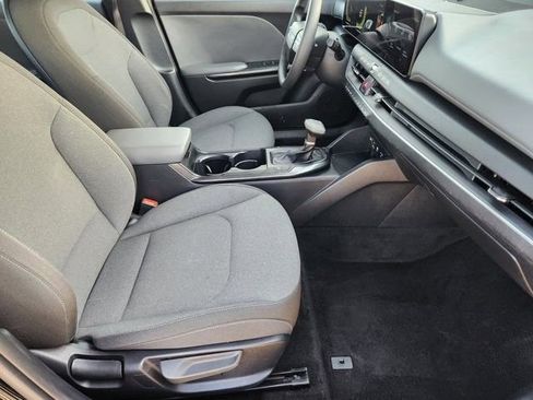 Used 2025 Kia K4 LXS image 12