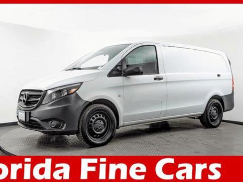 Used 2018 Mercedes-Benz Metris image 1