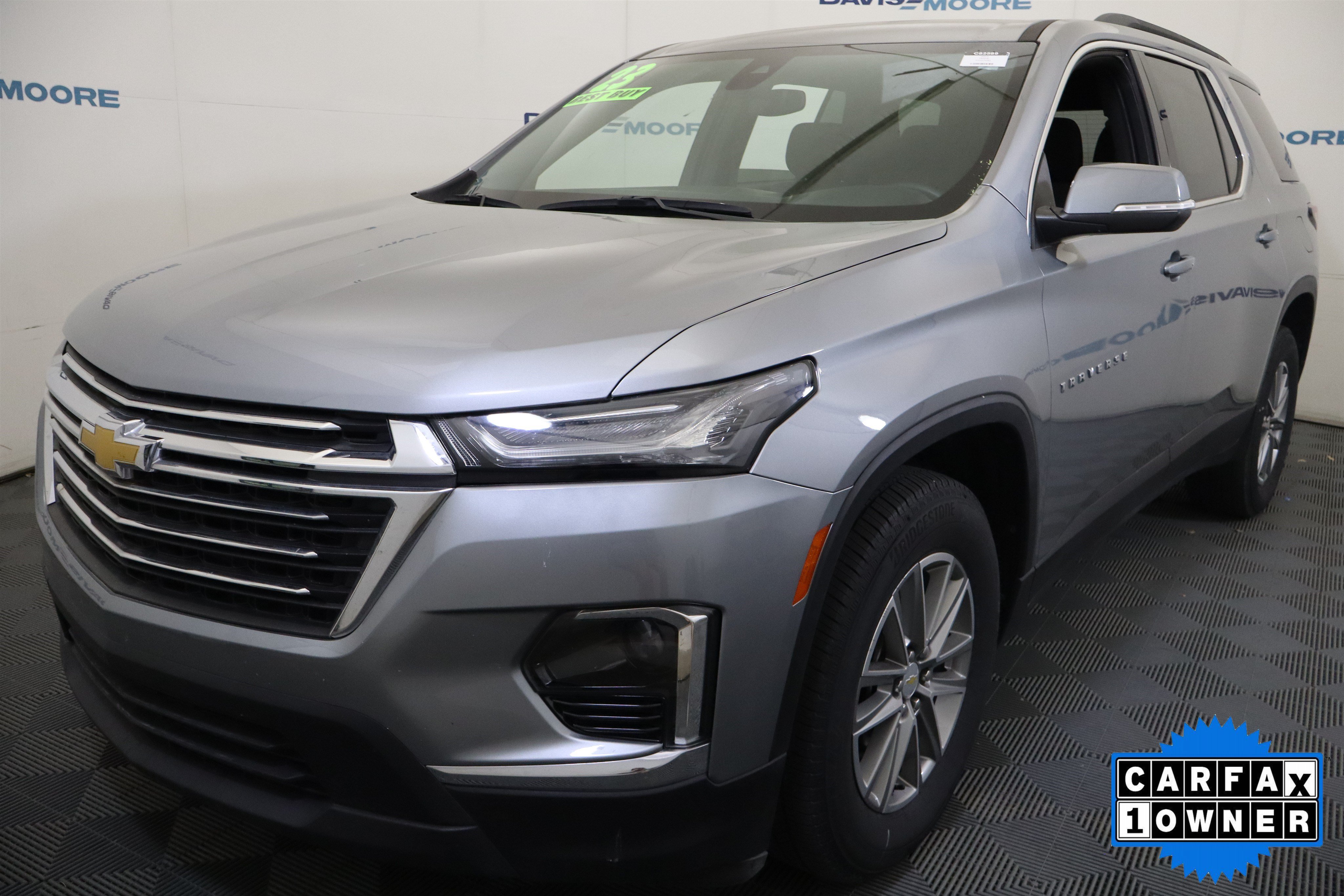 Used 2023 Chevrolet Traverse LT FWD image 12
