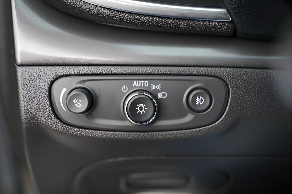 Used 2019 Buick Encore Sport Touring FWD image 18
