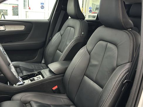 Used 2024 Volvo XC40 B5 Plus w/ Protection Package Premier image 22