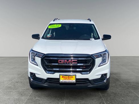 Used 2024 GMC Terrain AT4 image 8