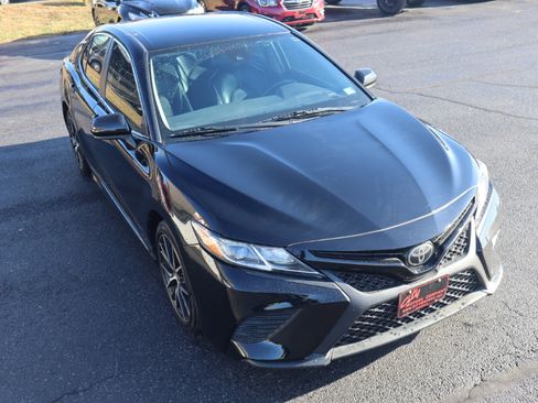 Used 2019 Toyota Camry SE image 12
