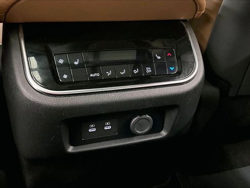 Used 2025 Nissan Armada Platinum Reserve AWD/4WD image 34