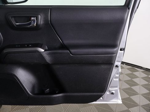 Used 2021 Toyota Tacoma TRD Sport image 17