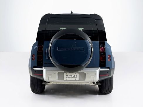 Used 2025 Land Rover Defender 110 S image 4