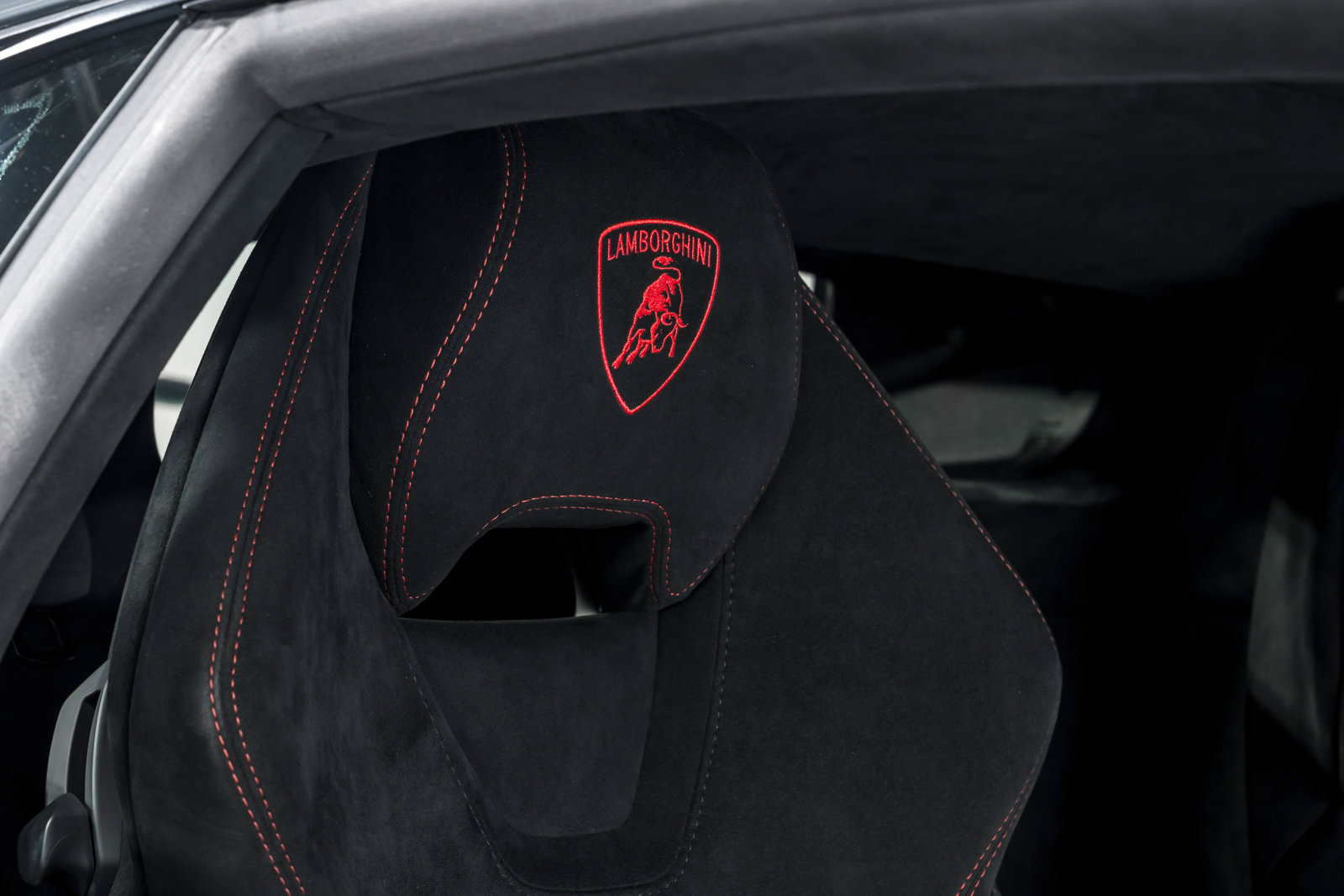 Used 2018 Lamborghini Huracan Performante AWD/4WD image 35