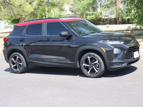 Used 2021 Chevrolet TrailBlazer RS w/ Sun and Liftgate Package AWD/4WD image 2