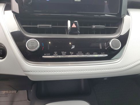 Used 2025 Toyota Corolla SE image 20