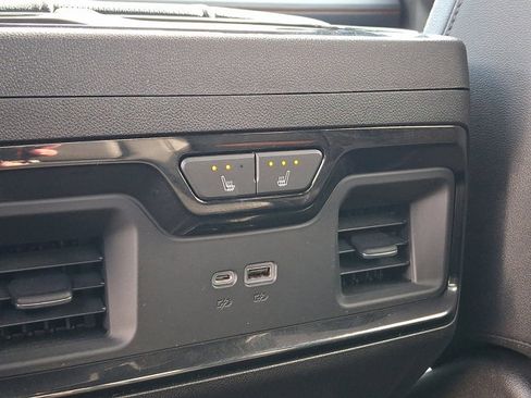 Used 2023 GMC Sierra 1500 AT4 w/ Technology Package image 11