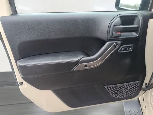 Used 2018 Jeep Wrangler Unlimited Sahara image 17