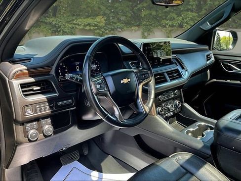 Used 2022 Chevrolet Suburban High Country AWD/4WD image 17