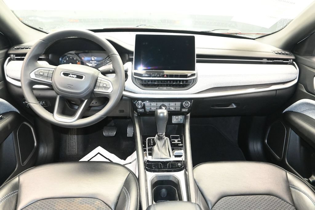Used 2023 Jeep Compass Latitude AWD/4WD image 14