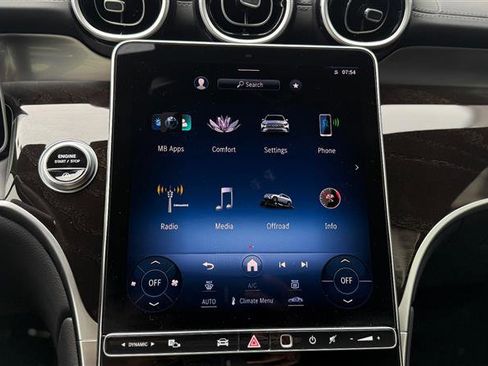 Used 2024 Mercedes-Benz GLC 300 4MATIC image 29