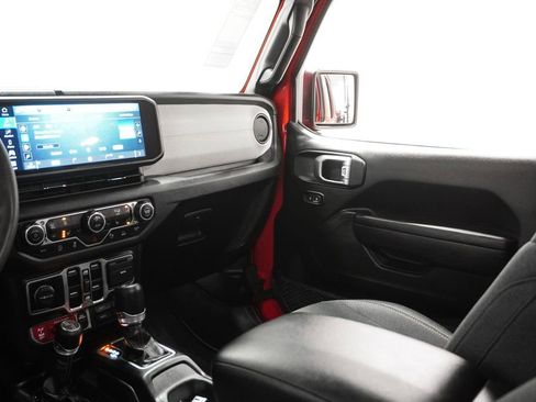 Certified 2025 Jeep Wrangler Willys image 16