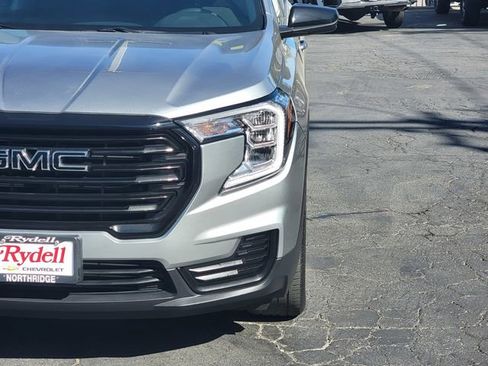 Certified 2023 GMC Terrain SLE w/ Driver Convenience Package image 3