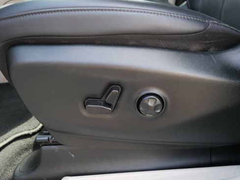 Used 2024 Chrysler Pacifica Touring-L FWD image 17