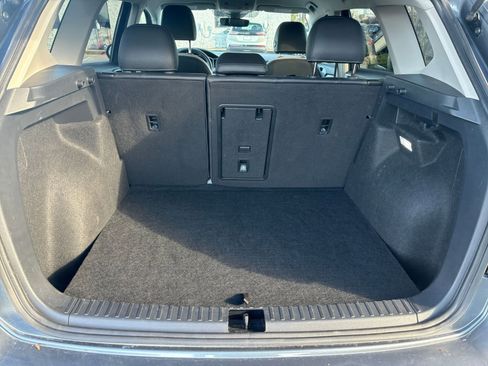 Used 2025 Volkswagen Taos SE image 31