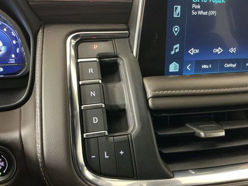 Used 2022 Chevrolet Tahoe LT w/ LT Signature Package image 13