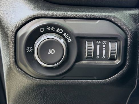 Used 2020 Jeep Wrangler Unlimited Sahara image 27