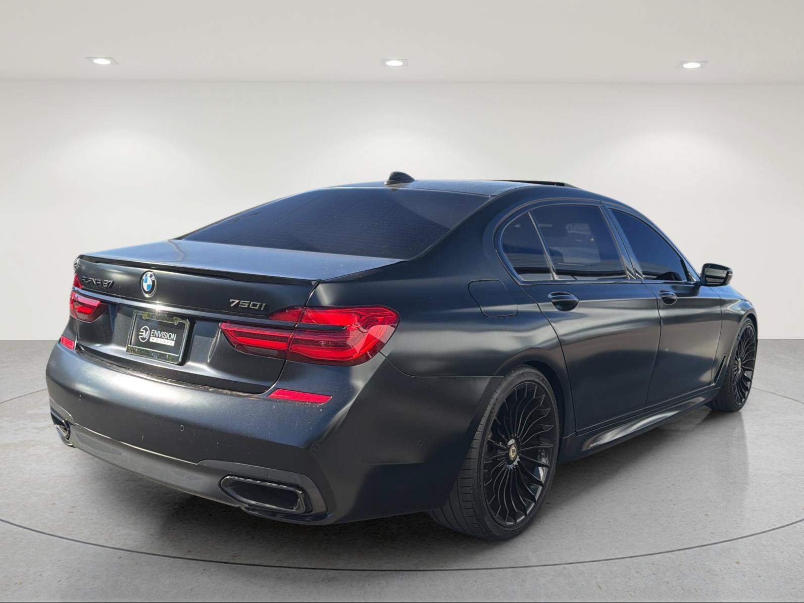 Used 2017 BMW 750i RWD image 4