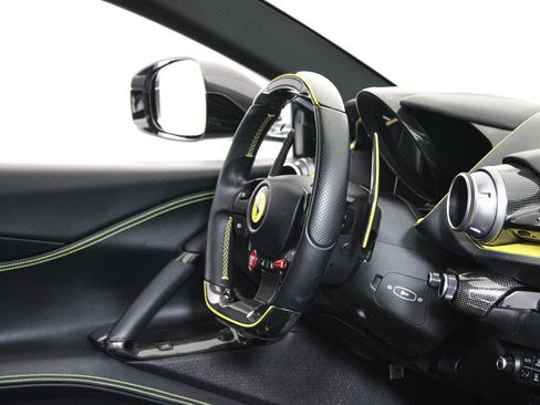 Used 2019 Ferrari 812 Superfast RWD image 26