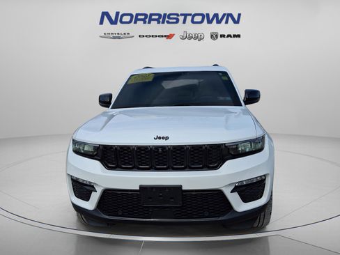 Certified 2023 Jeep Grand Cherokee Limited w/ Luxury Tech Group II AWD/4WD image 2