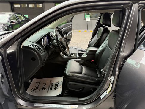 Used 2017 Chrysler 300 C image 7