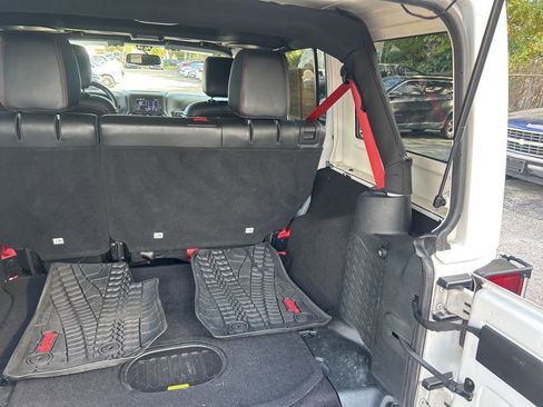 Used 2018 Jeep Wrangler Unlimited Rubicon image 30