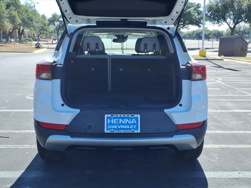 Used 2021 Chevrolet TrailBlazer LT w/ Premium Seating Package FWD image 17