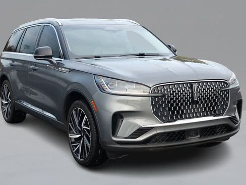 Used 2025 Lincoln Aviator Reserve w/ Equipment Group 201A image 3