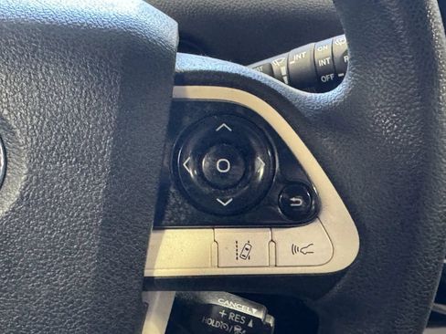 Used 2017 Toyota Prius Two w/ Preferred Accessory Package FWD image 18
